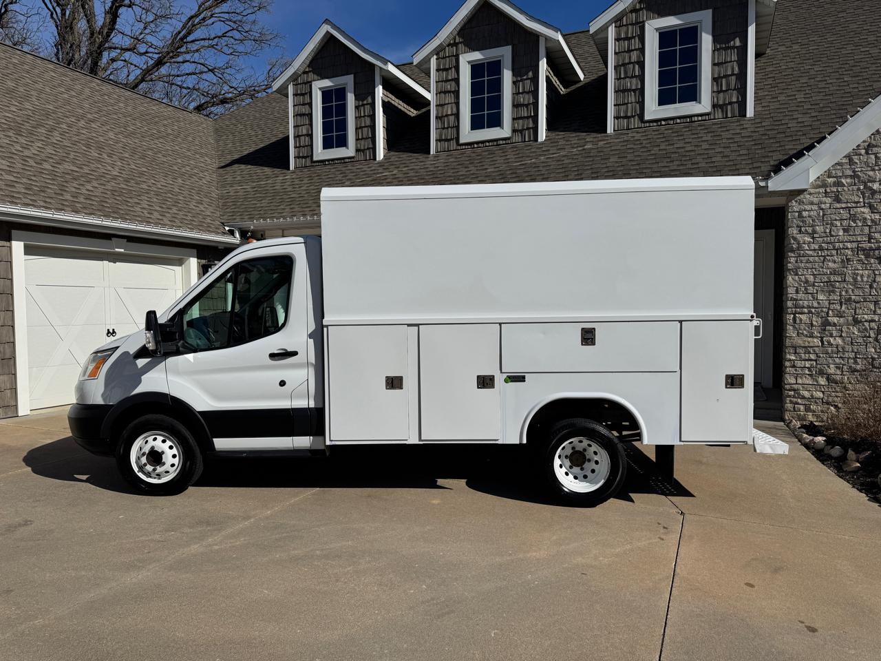 Ford Transit Chassis T-350 DRW 138" WB 9950 GVWR 2017