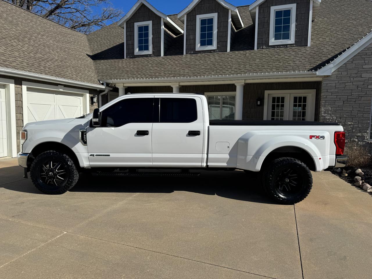 Ford Super Duty F-350 DRW XLT 4WD Crew Cab 8' Box 2020