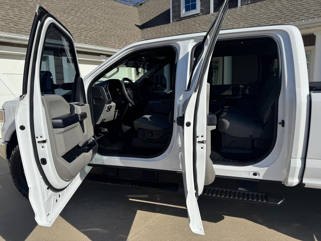 Ford Super Duty F-350 DRW XLT 4WD Crew Cab 8' Box 2020