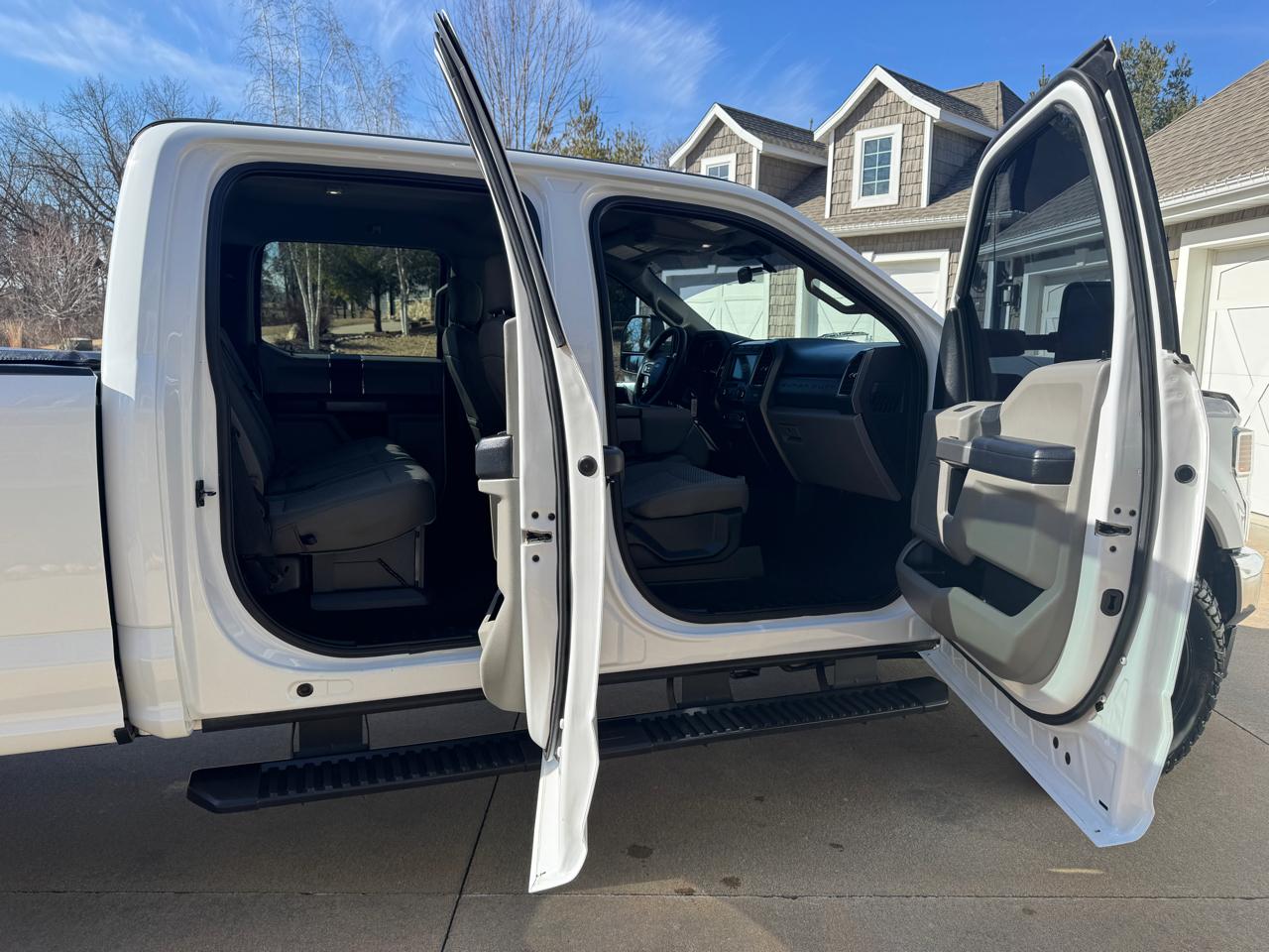 Ford Super Duty F-350 DRW XLT 4WD Crew Cab 8' Box 2020