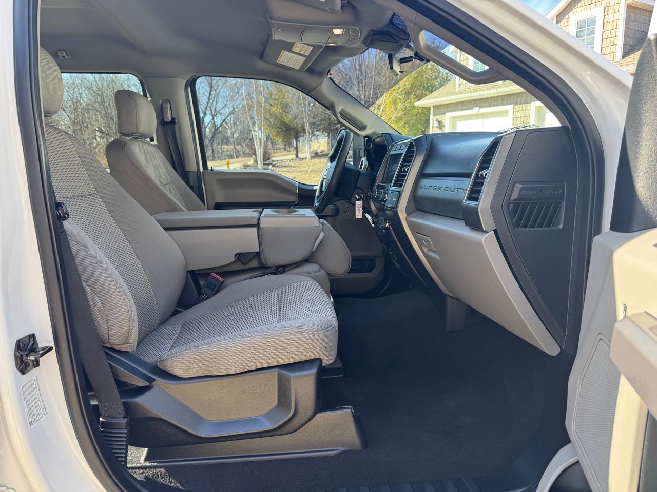 Ford Super Duty F-350 DRW XLT 4WD Crew Cab 8' Box 2020