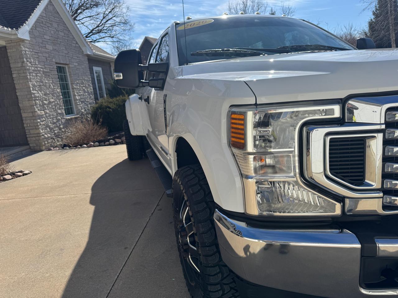 Ford Super Duty F-350 DRW XLT 4WD Crew Cab 8' Box 2020