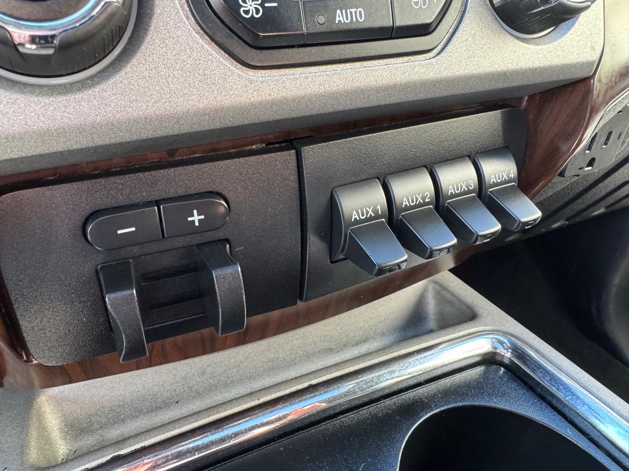 Ford Super Duty F-350 SRW 4WD Crew Cab 172" Lariat 2016