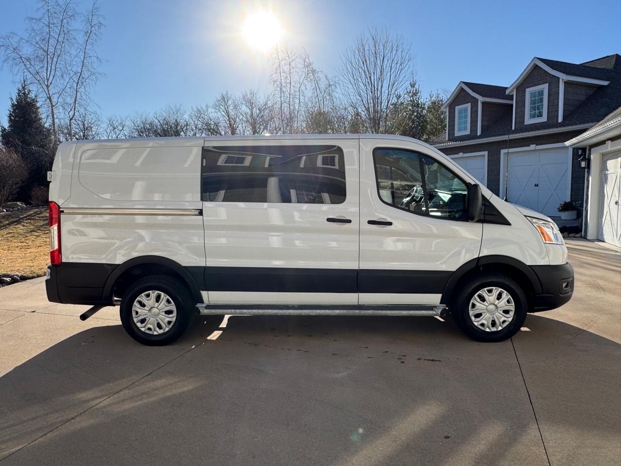 Ford Transit Cargo Van T-250 130" Low Rf 9070 GVWR RWD 2021