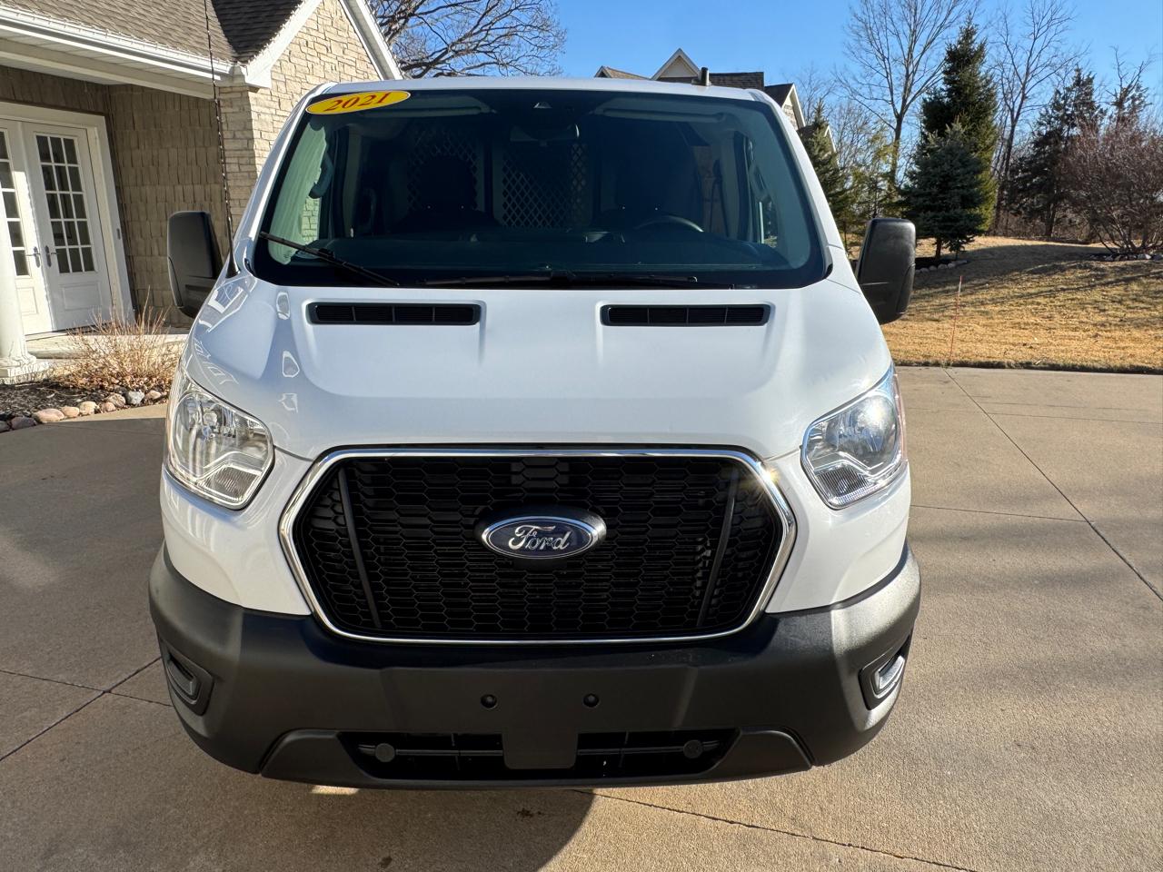 Ford Transit Cargo Van T-250 130" Low Rf 9070 GVWR RWD 2021