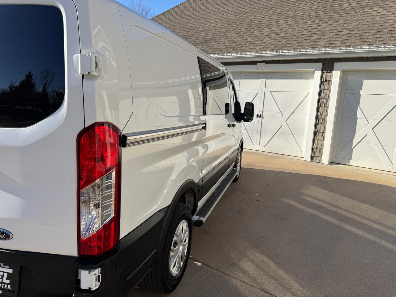 Ford Transit Cargo Van T-250 130" Low Rf 9070 GVWR RWD 2021