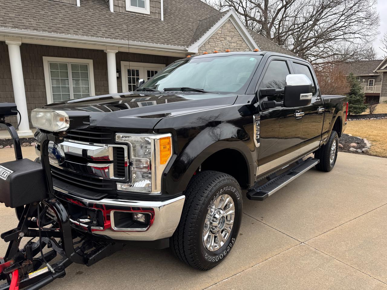 Ford Super Duty F-250 SRW XLT 4WD Crew Cab 6.75' Box 2017