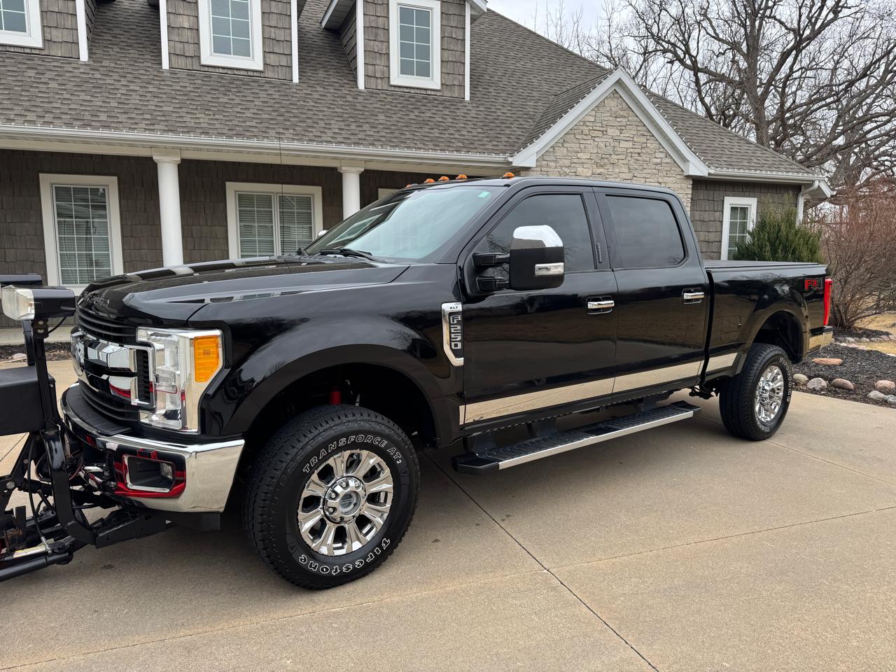 Ford Super Duty F-250 SRW XLT 4WD Crew Cab 6.75' Box 2017