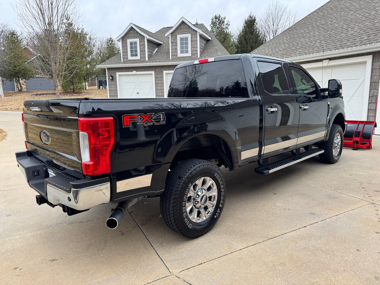 Ford Super Duty F-250 SRW XLT 4WD Crew Cab 6.75' Box 2017