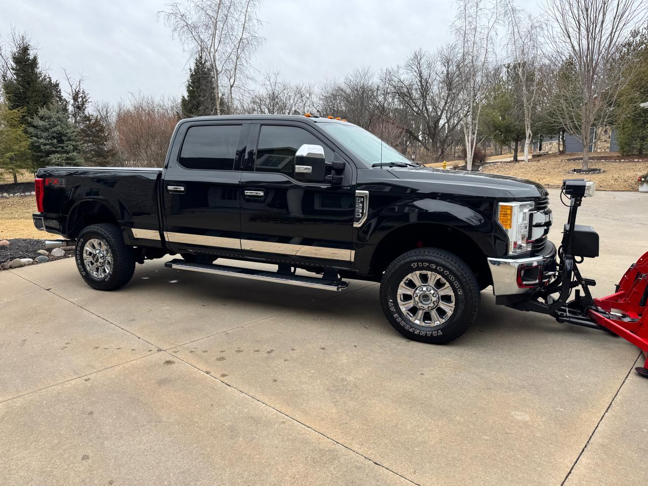 Ford Super Duty F-250 SRW XLT 4WD Crew Cab 6.75' Box 2017