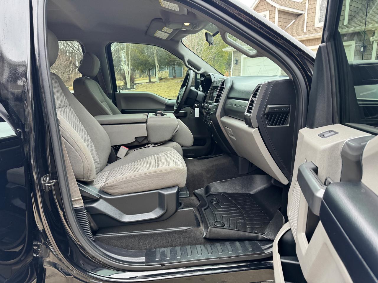 Ford Super Duty F-250 SRW XLT 4WD Crew Cab 6.75' Box 2017