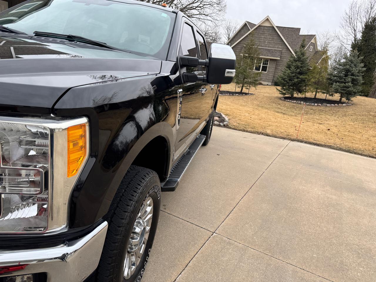 Ford Super Duty F-250 SRW XLT 4WD Crew Cab 6.75' Box 2017