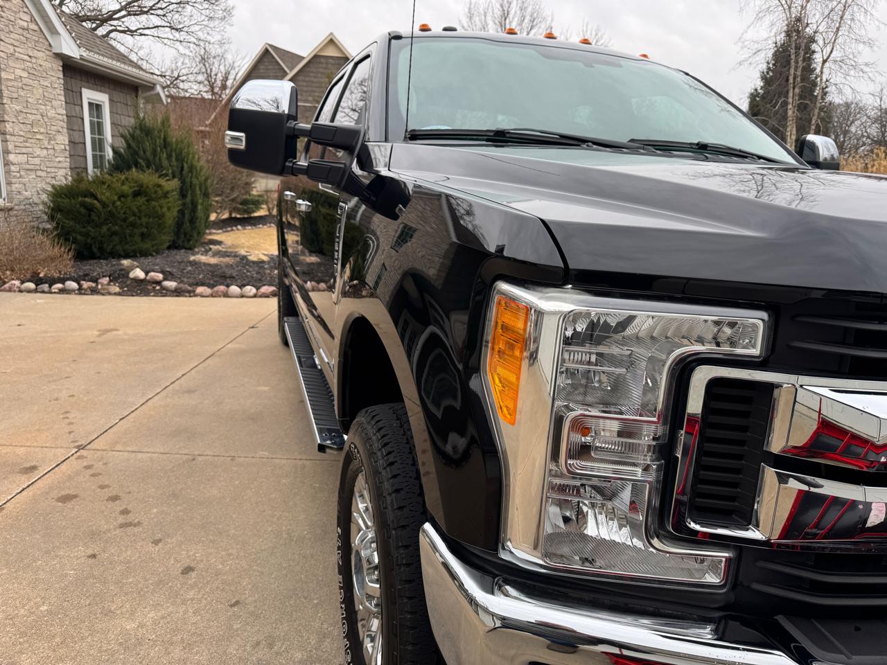 Ford Super Duty F-250 SRW XLT 4WD Crew Cab 6.75' Box 2017