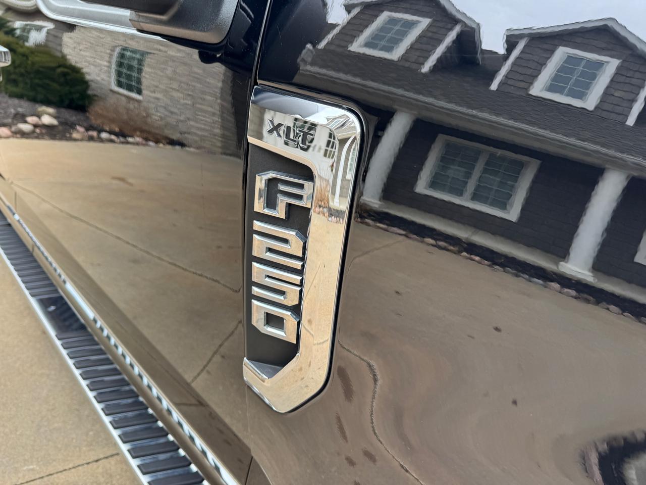 Ford Super Duty F-250 SRW XLT 4WD Crew Cab 6.75' Box 2017