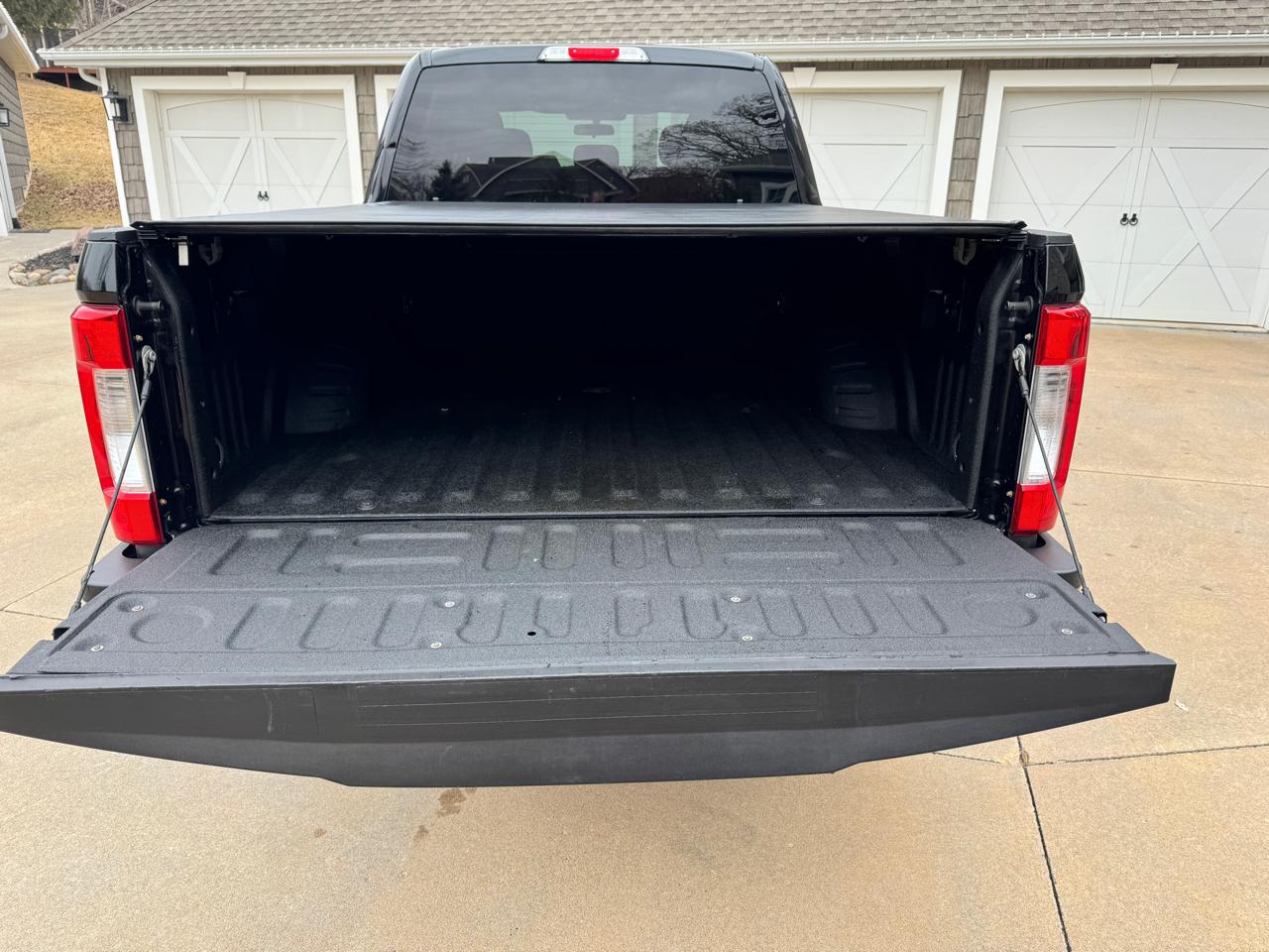 Ford Super Duty F-250 SRW XLT 4WD Crew Cab 6.75' Box 2017