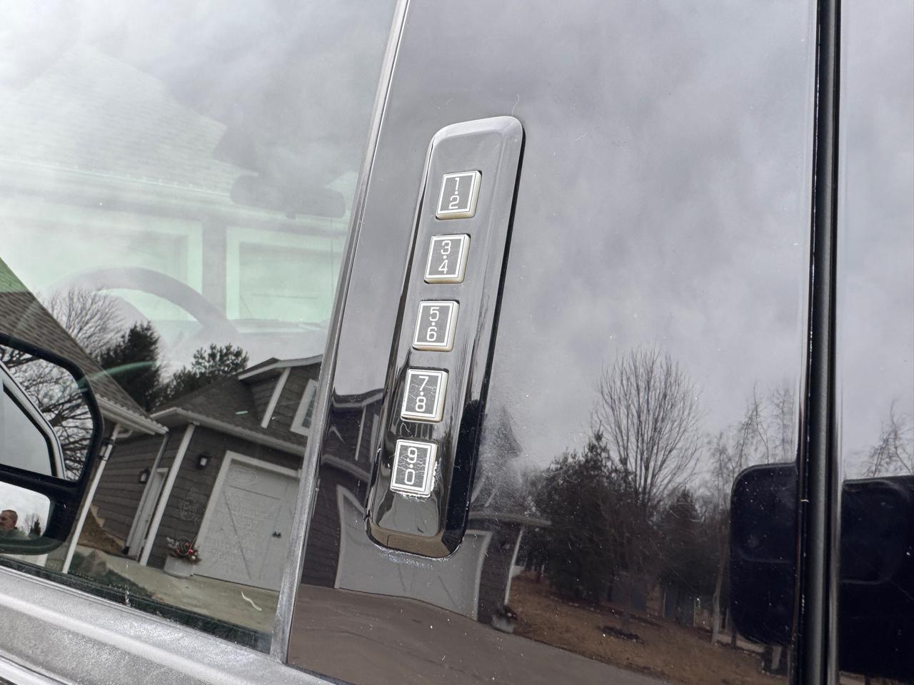 Ford Super Duty F-250 SRW XLT 4WD Crew Cab 6.75' Box 2017