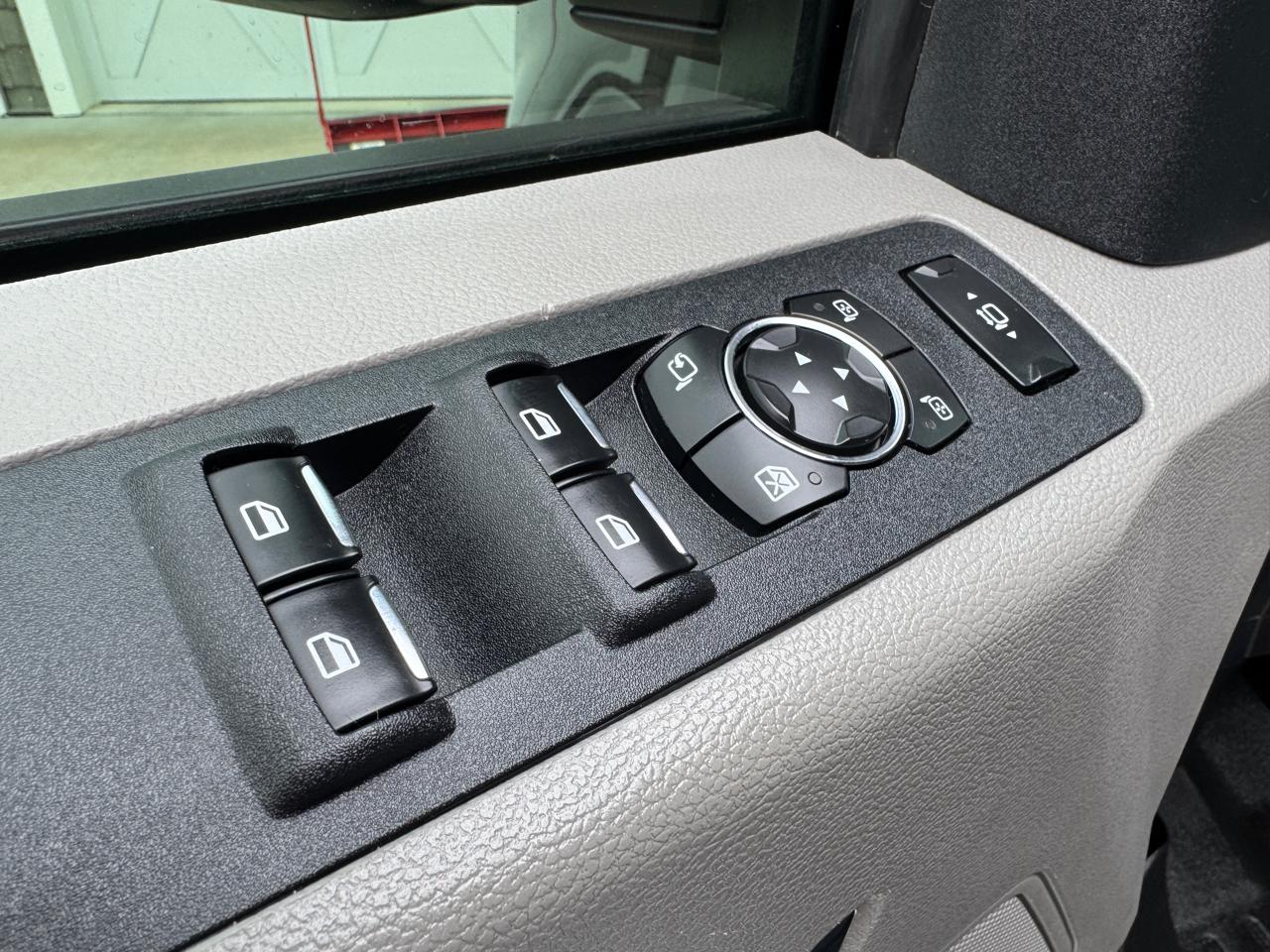 Ford Super Duty F-250 SRW XLT 4WD Crew Cab 6.75' Box 2017