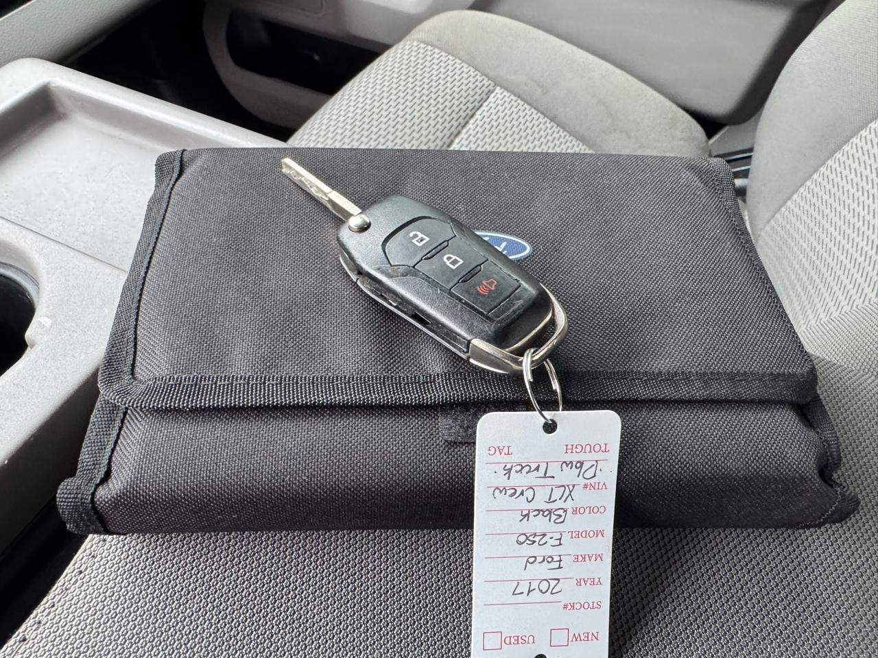 Ford Super Duty F-250 SRW XLT 4WD Crew Cab 6.75' Box 2017