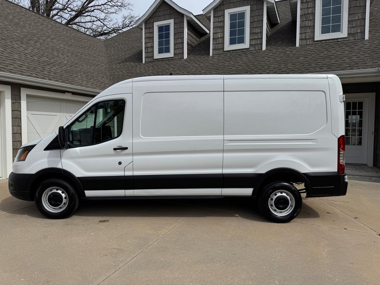 Ford Transit Cargo Van T-250 130" Med Rf 9070 GVWR RWD 2023