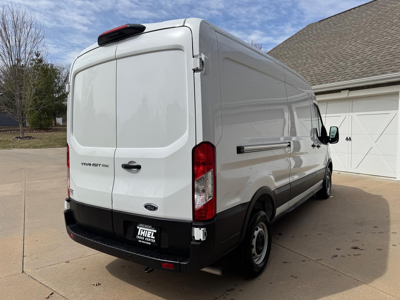 Ford Transit Cargo Van T-250 130" Med Rf 9070 GVWR RWD 2023