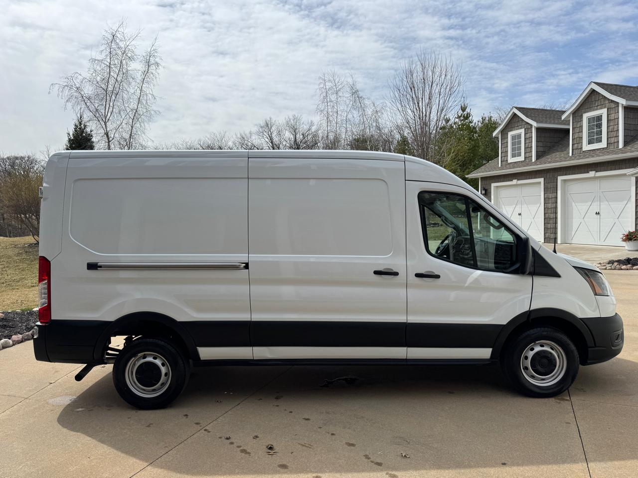 Ford Transit Cargo Van T-250 130" Med Rf 9070 GVWR RWD 2023