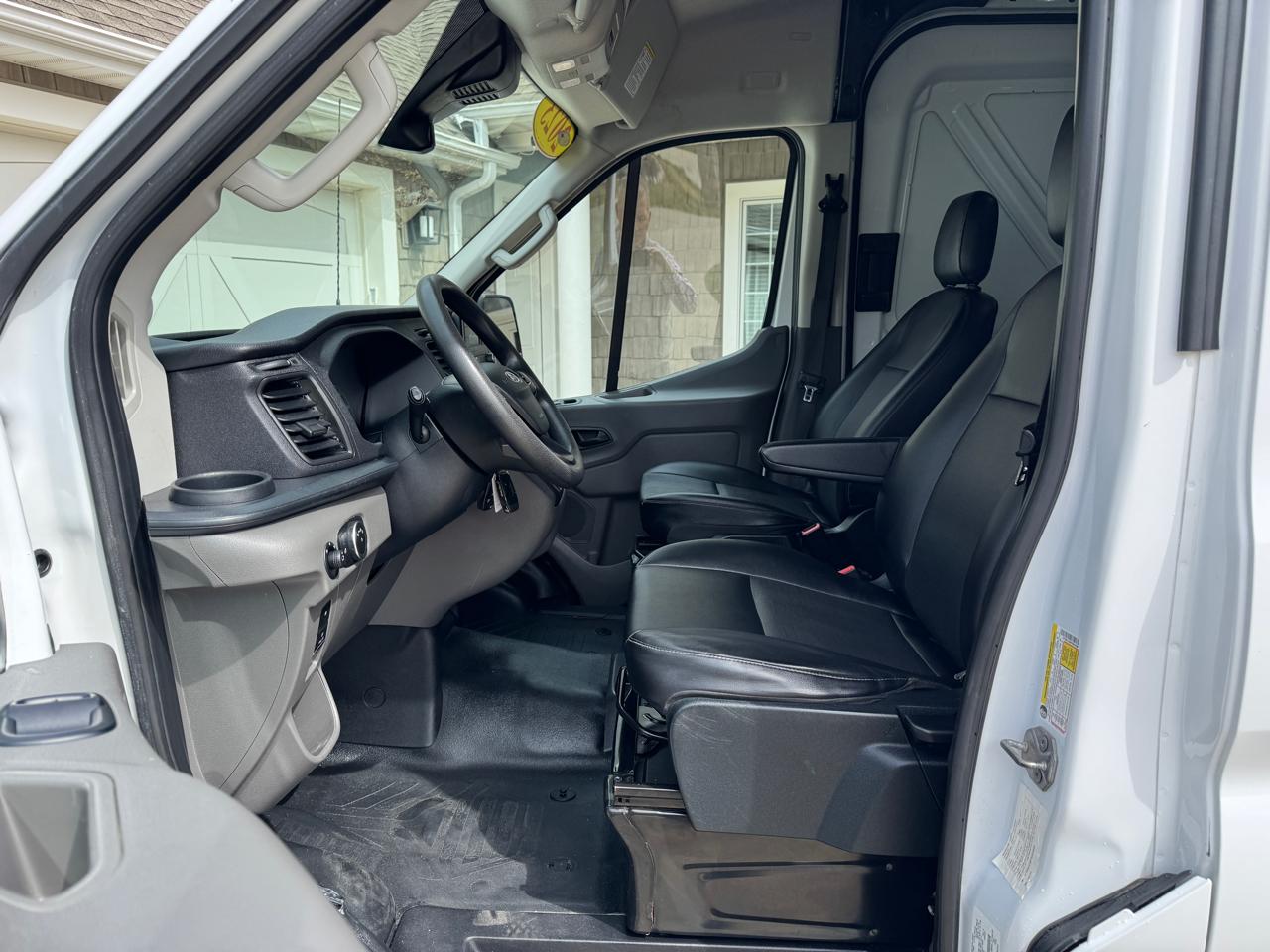 Ford Transit Cargo Van T-250 130" Med Rf 9070 GVWR RWD 2023