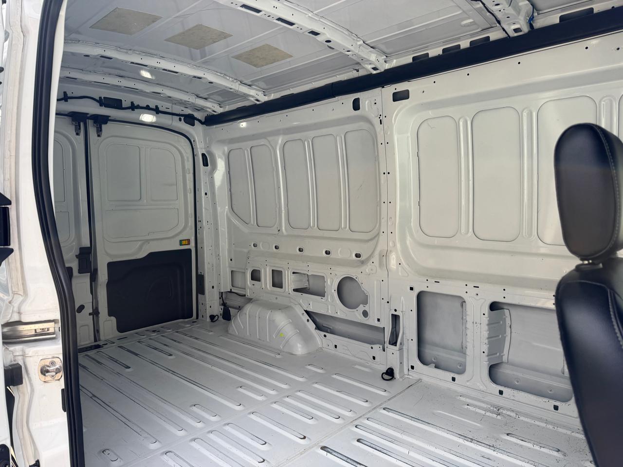 Ford Transit Cargo Van T-250 130" Med Rf 9070 GVWR RWD 2023