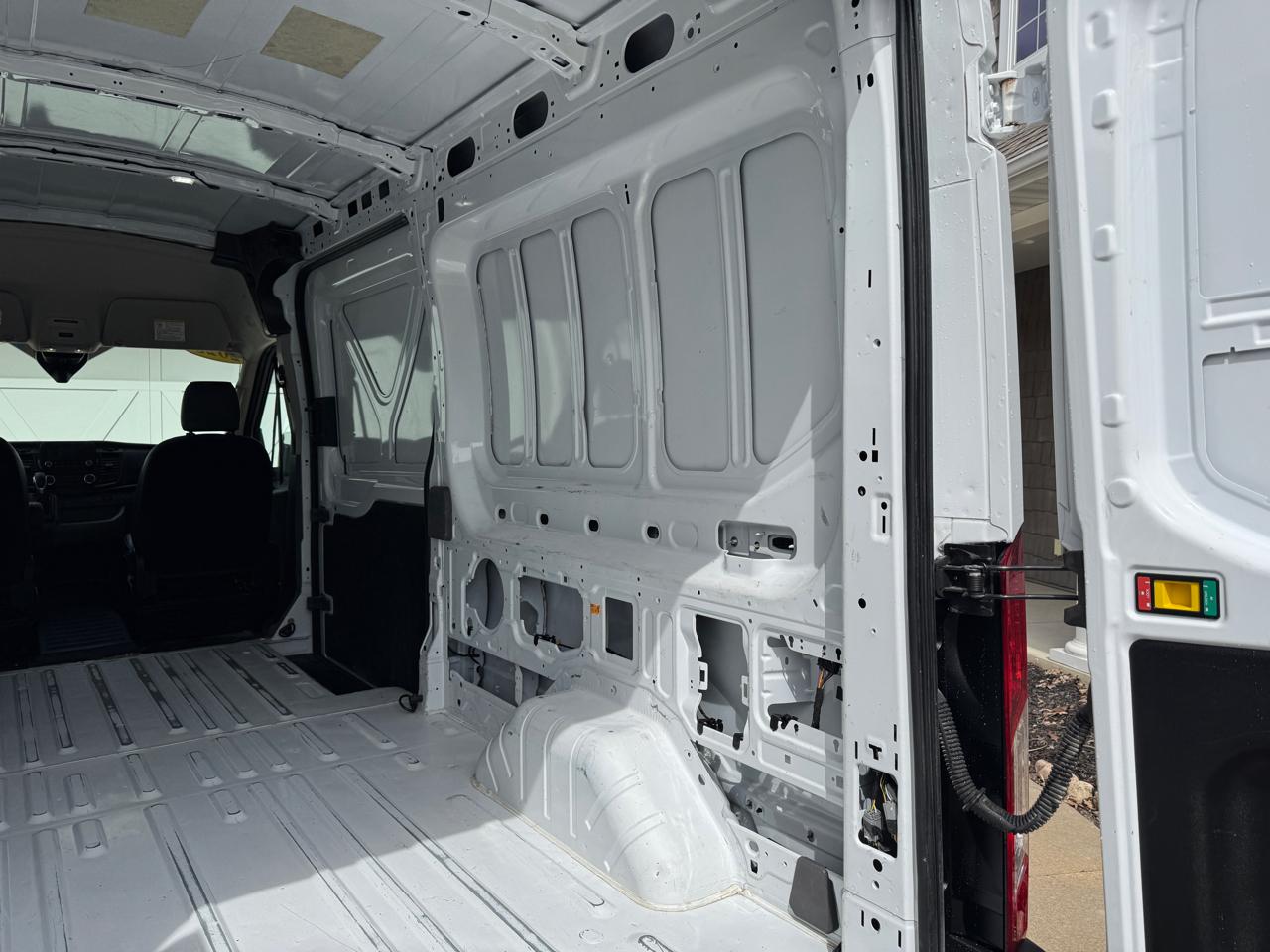 Ford Transit Cargo Van T-250 130" Med Rf 9070 GVWR RWD 2023