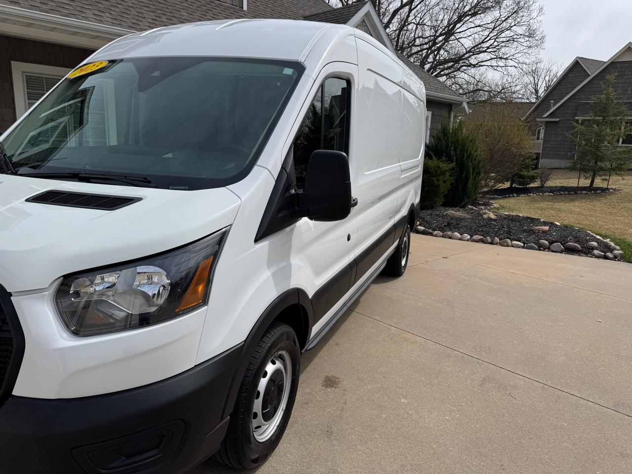 Ford Transit Cargo Van T-250 130" Med Rf 9070 GVWR RWD 2023