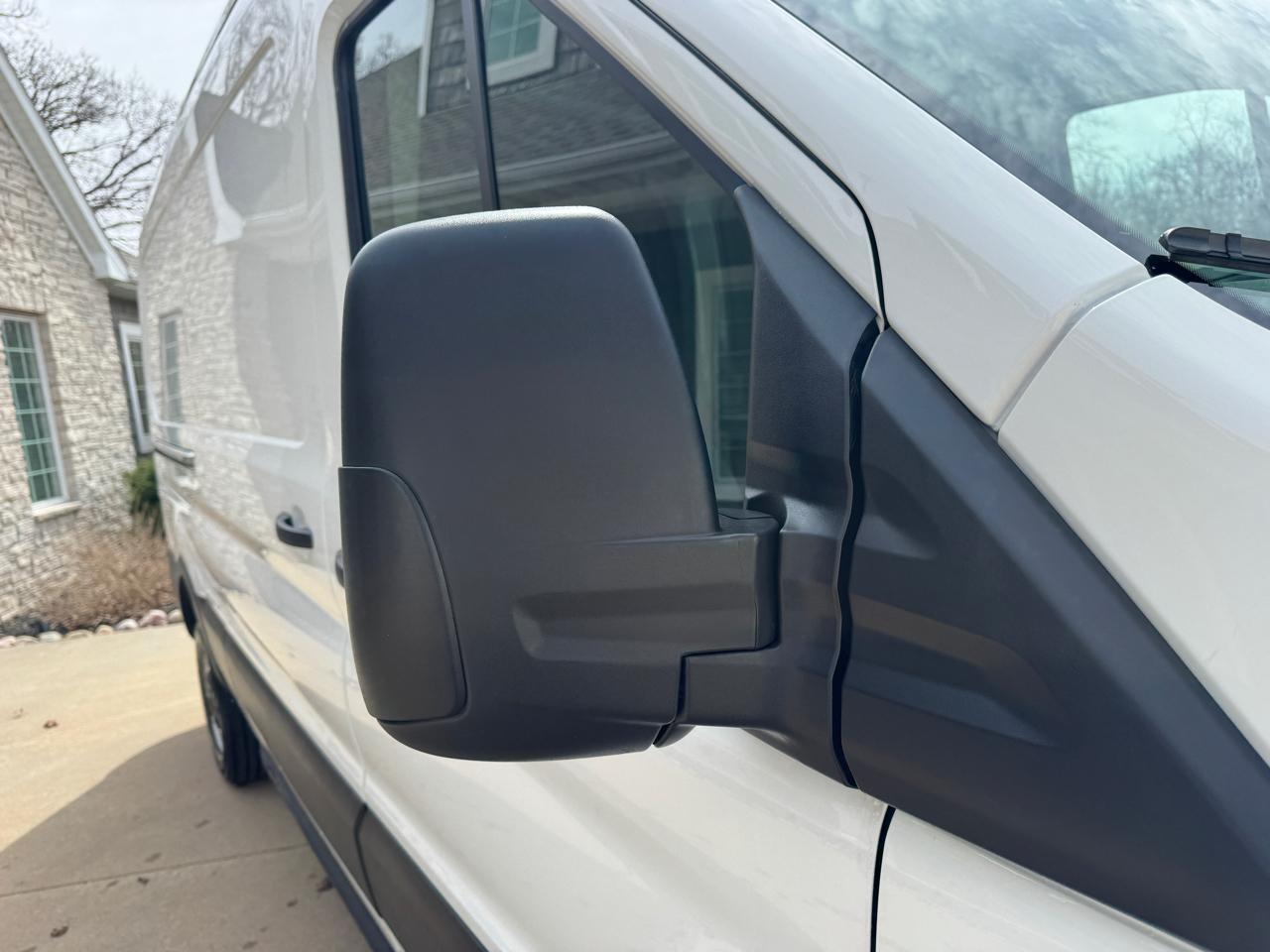 Ford Transit Cargo Van T-250 130" Med Rf 9070 GVWR RWD 2023