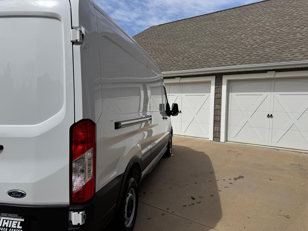 Ford Transit Cargo Van T-250 130" Med Rf 9070 GVWR RWD 2023