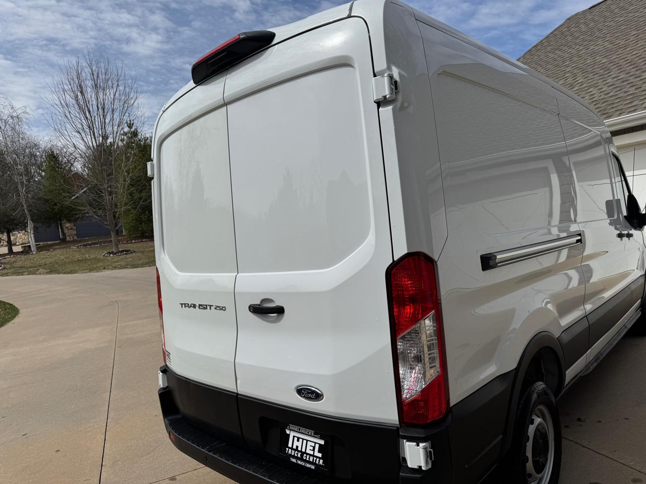 Ford Transit Cargo Van T-250 130" Med Rf 9070 GVWR RWD 2023