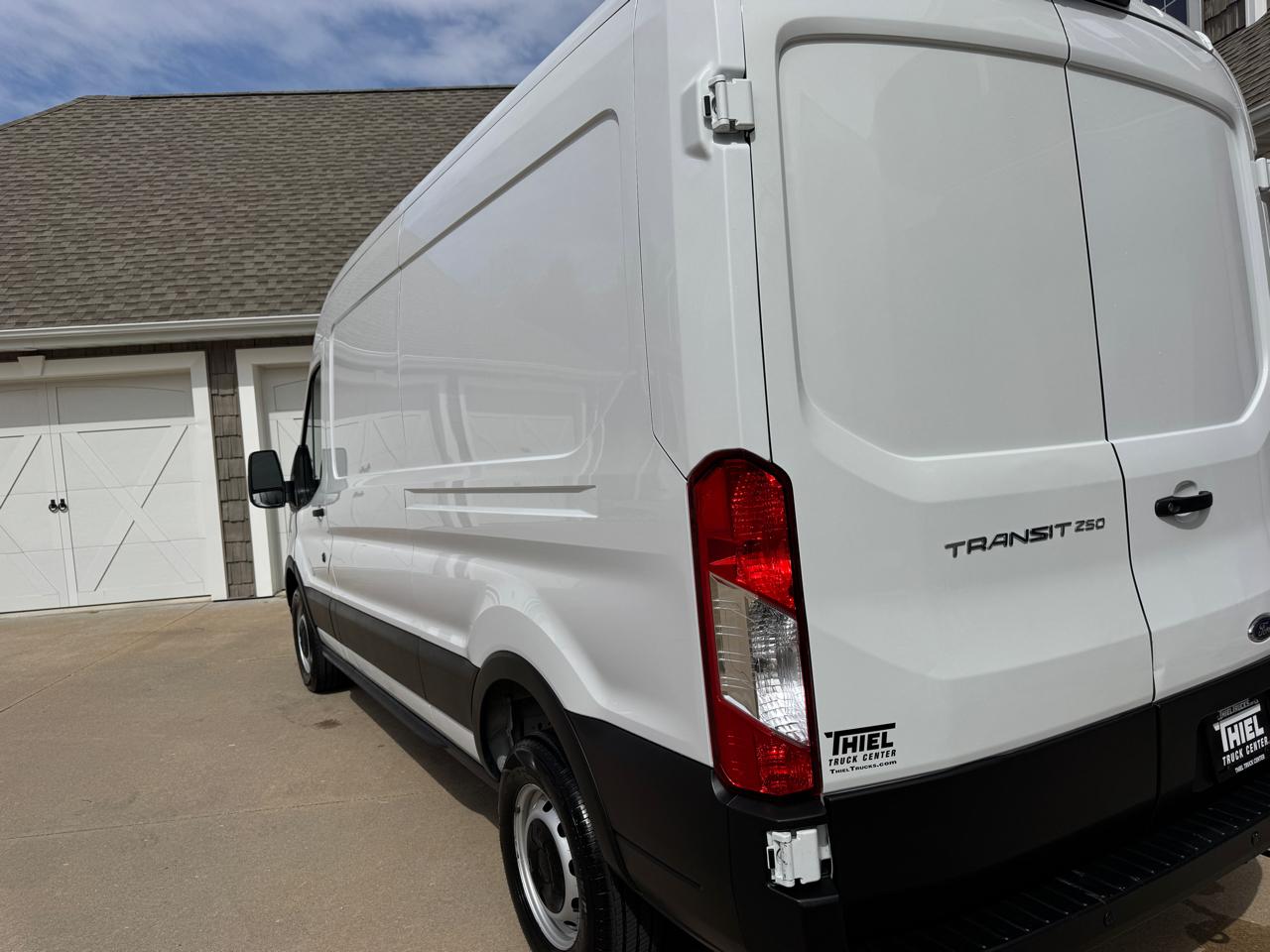 Ford Transit Cargo Van T-250 130" Med Rf 9070 GVWR RWD 2023