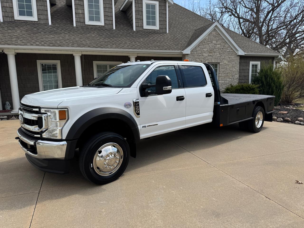 Ford Super Duty F-550 DRW XLT 4WD Crew Cab 203" WB 84" CA 2022