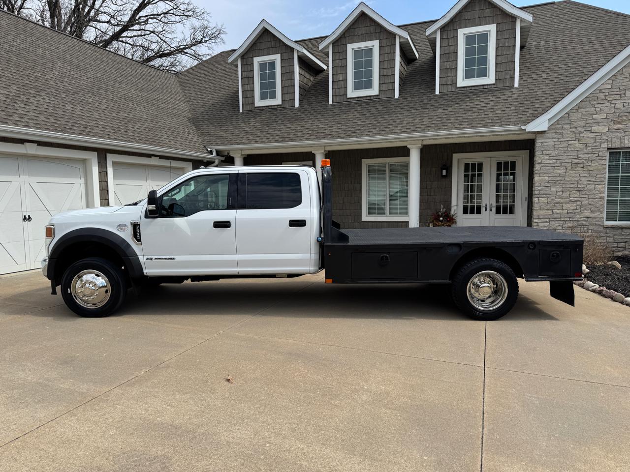 Ford Super Duty F-550 DRW XLT 4WD Crew Cab 203" WB 84" CA 2022