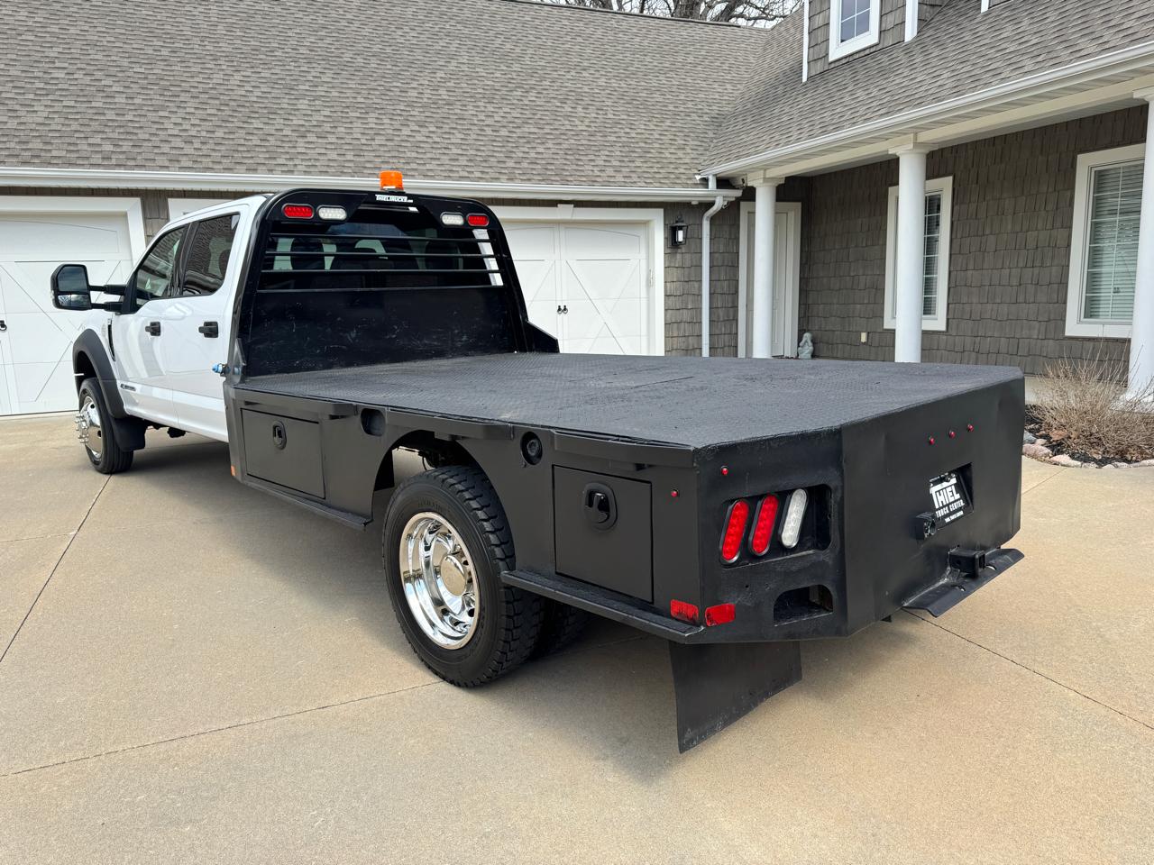 Ford Super Duty F-550 DRW XLT 4WD Crew Cab 203" WB 84" CA 2022