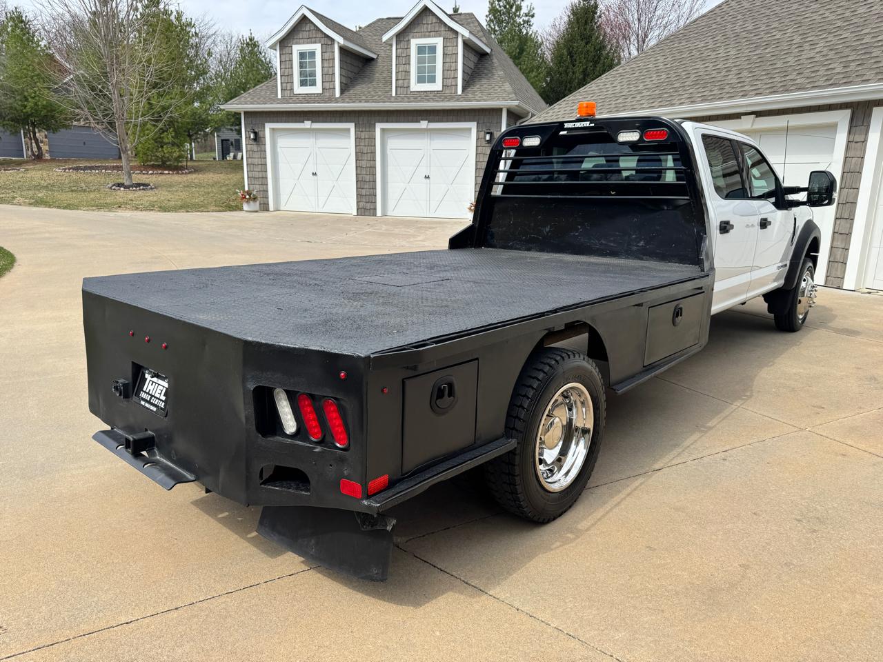 Ford Super Duty F-550 DRW XLT 4WD Crew Cab 203" WB 84" CA 2022