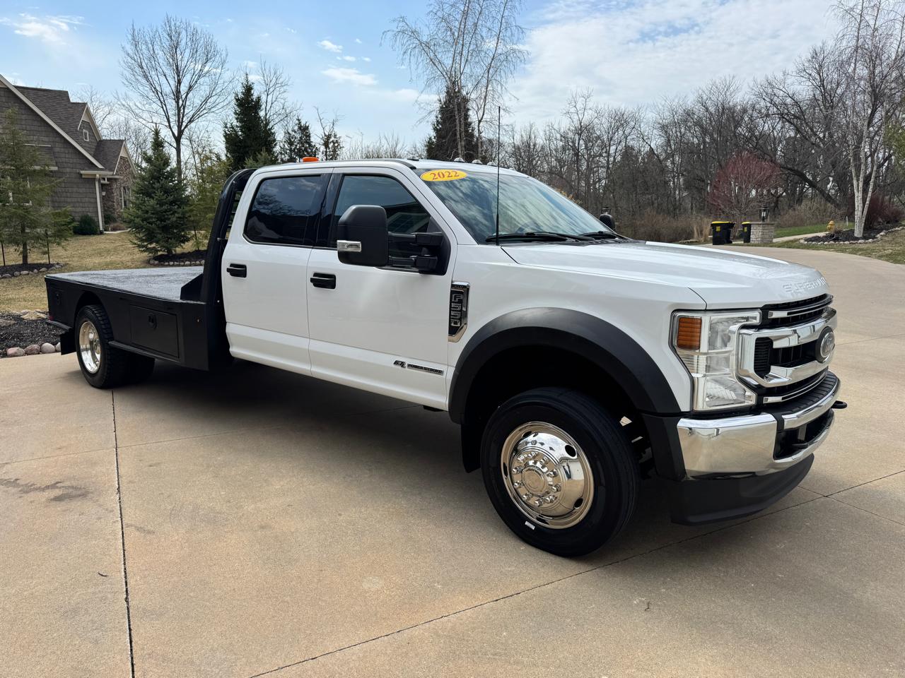 Ford Super Duty F-550 DRW XLT 4WD Crew Cab 203" WB 84" CA 2022