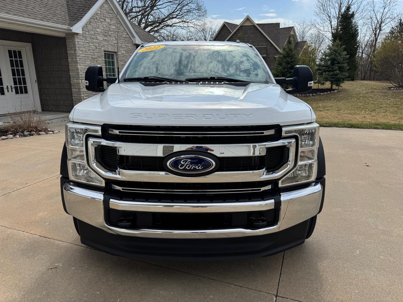 Ford Super Duty F-550 DRW XLT 4WD Crew Cab 203" WB 84" CA 2022