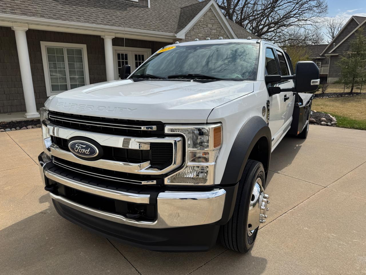 Ford Super Duty F-550 DRW XLT 4WD Crew Cab 203" WB 84" CA 2022