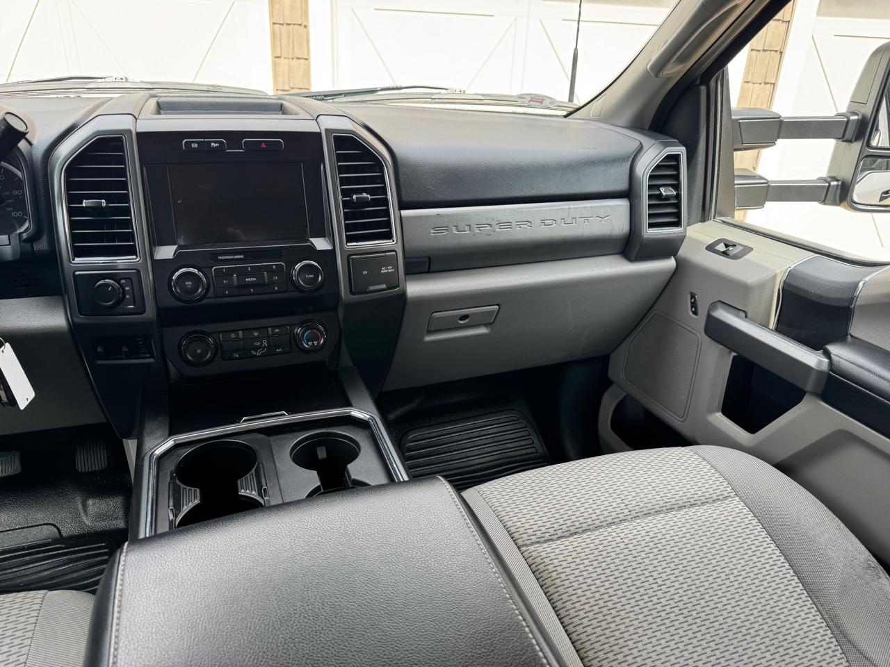 Ford Super Duty F-550 DRW XLT 4WD Crew Cab 203" WB 84" CA 2022