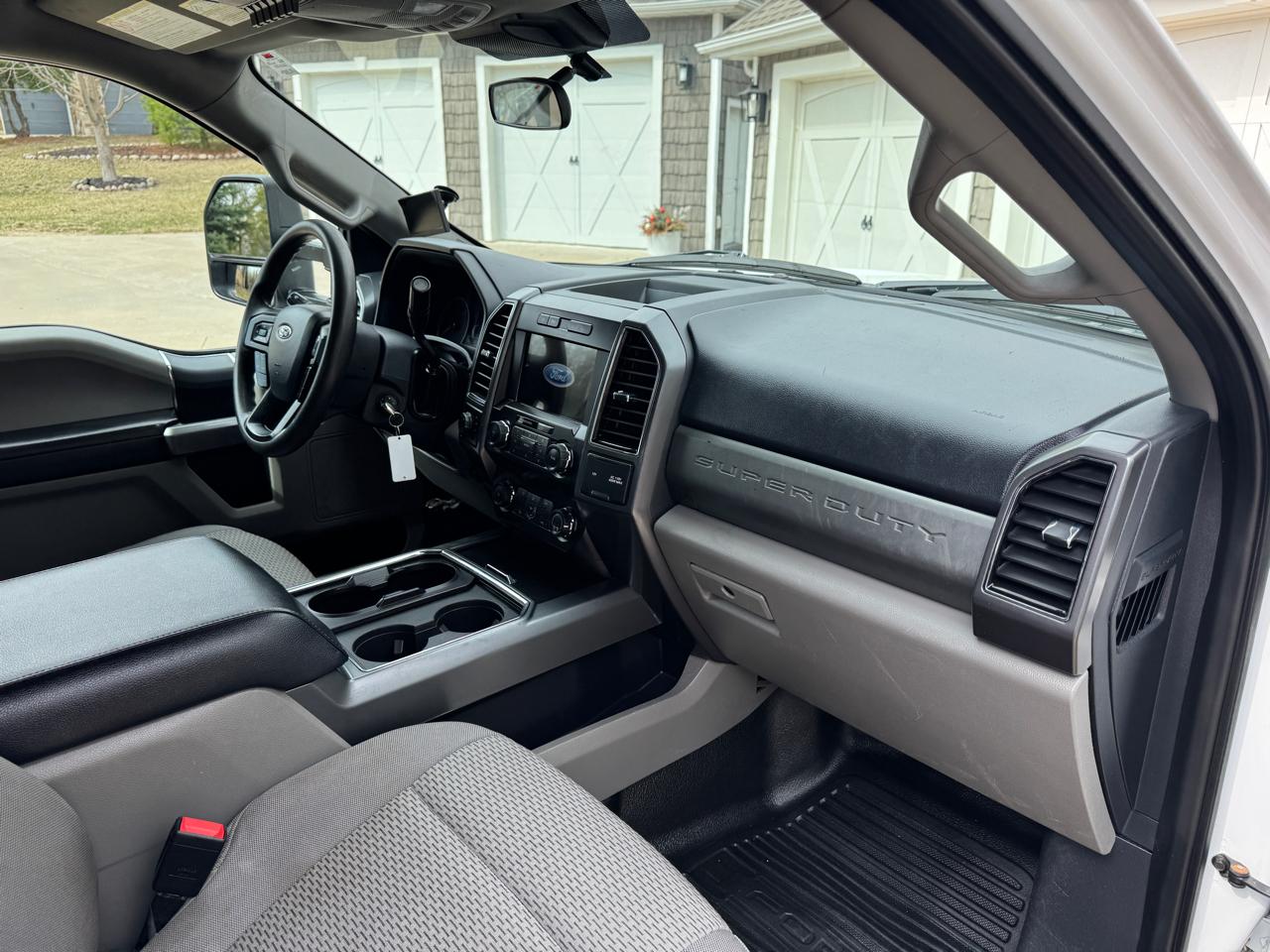 Ford Super Duty F-550 DRW XLT 4WD Crew Cab 203" WB 84" CA 2022