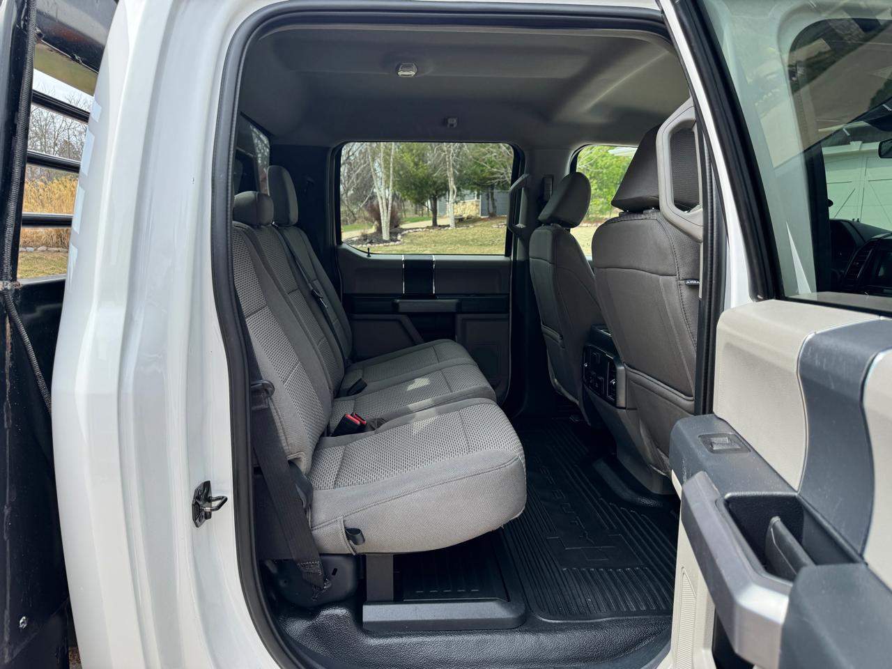 Ford Super Duty F-550 DRW XLT 4WD Crew Cab 203" WB 84" CA 2022