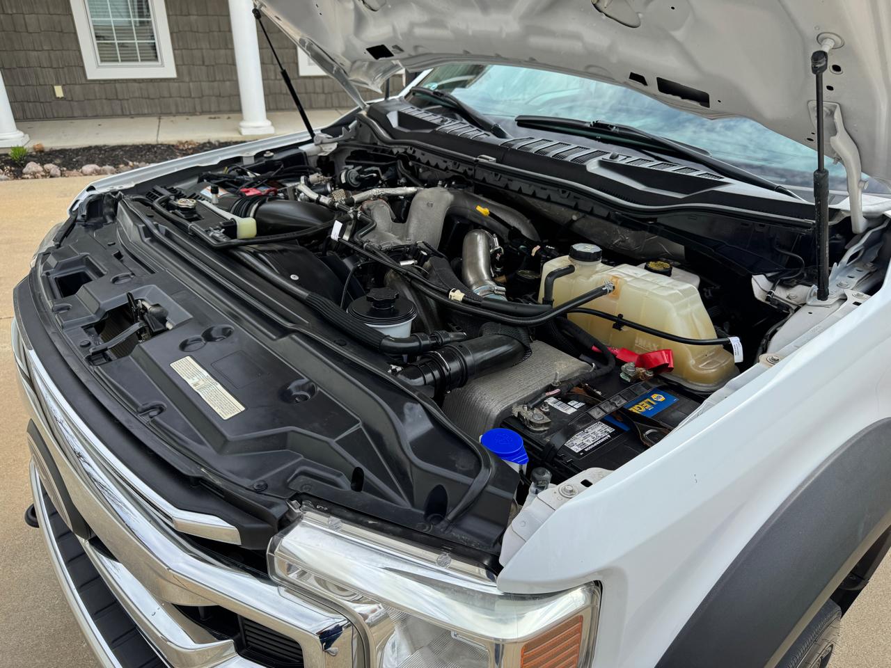 Ford Super Duty F-550 DRW XLT 4WD Crew Cab 203" WB 84" CA 2022