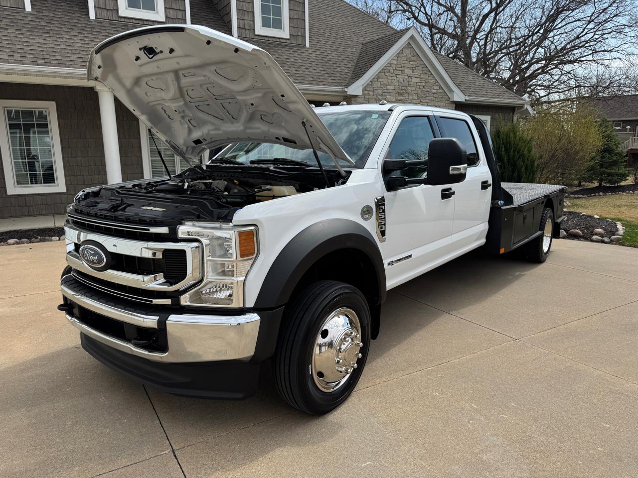 Ford Super Duty F-550 DRW XLT 4WD Crew Cab 203" WB 84" CA 2022