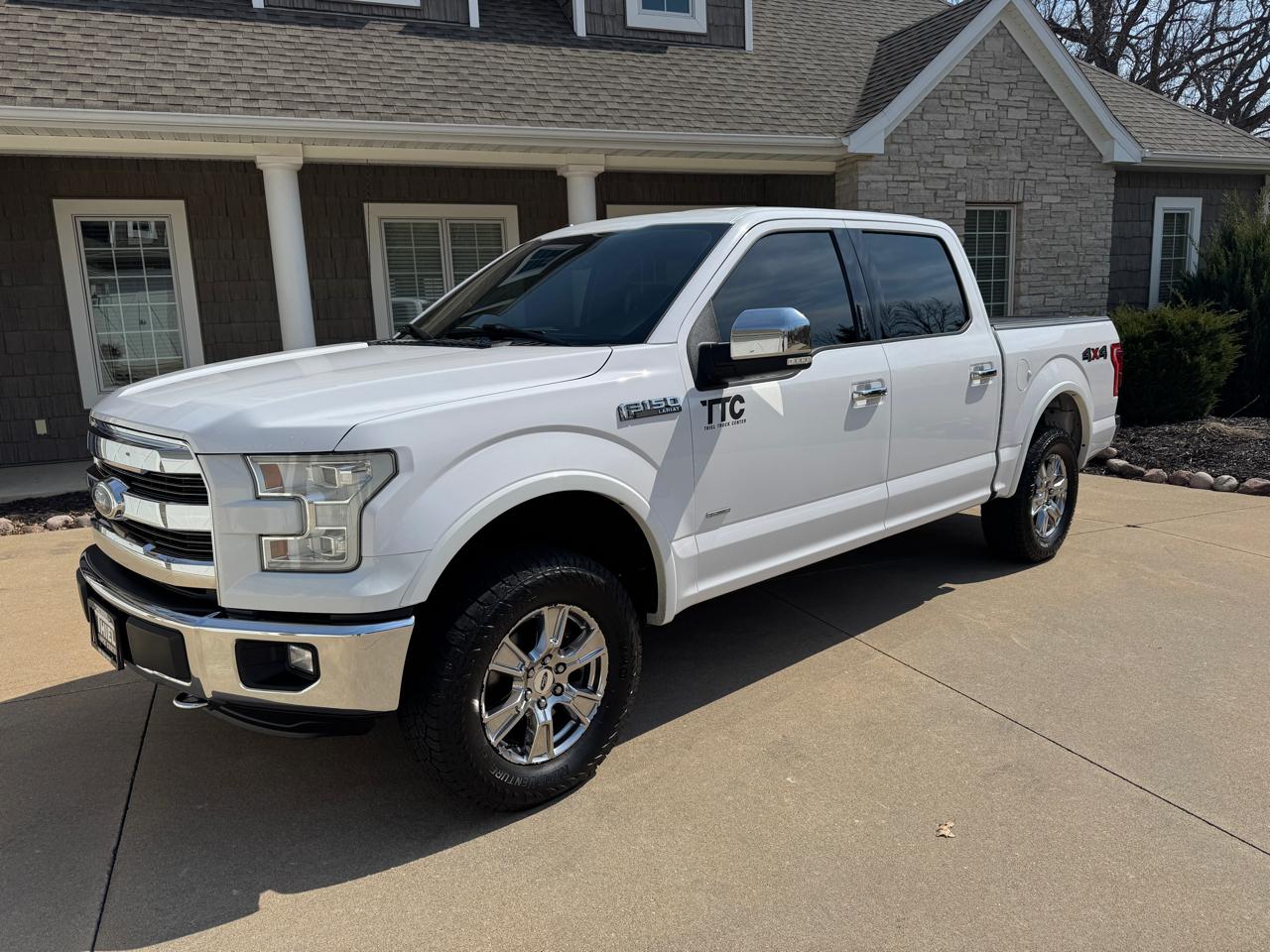 Ford F-150 4WD SuperCrew 145" Lariat 2015