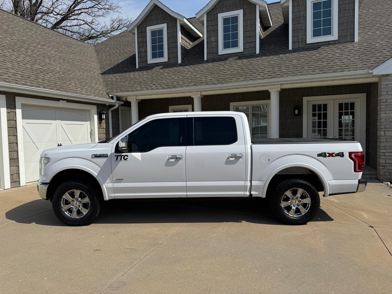 Ford F-150 4WD SuperCrew 145" Lariat 2015