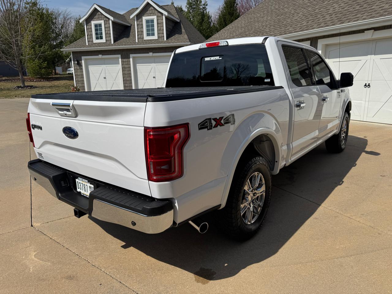 Ford F-150 4WD SuperCrew 145" Lariat 2015