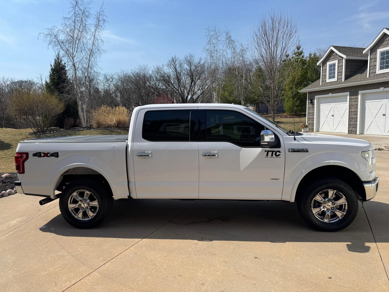 Ford F-150 4WD SuperCrew 145" Lariat 2015