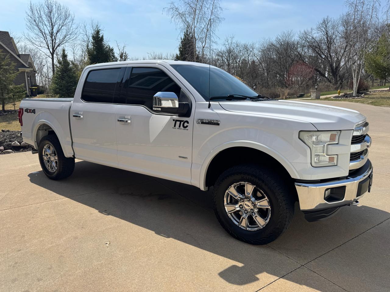 Ford F-150 4WD SuperCrew 145" Lariat 2015